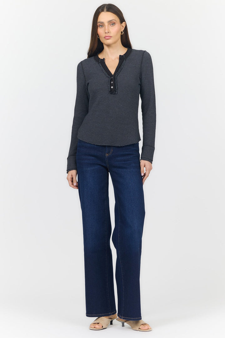 LUNA V-NECK LONG SLEEVE TEE WASHED BLACK