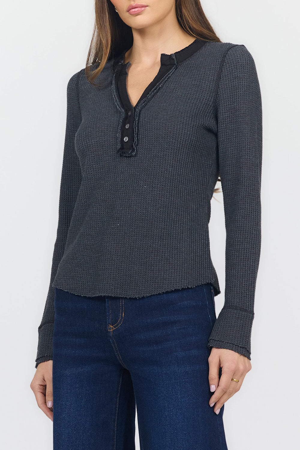LUNA V-NECK LONG SLEEVE TEE WASHED BLACK