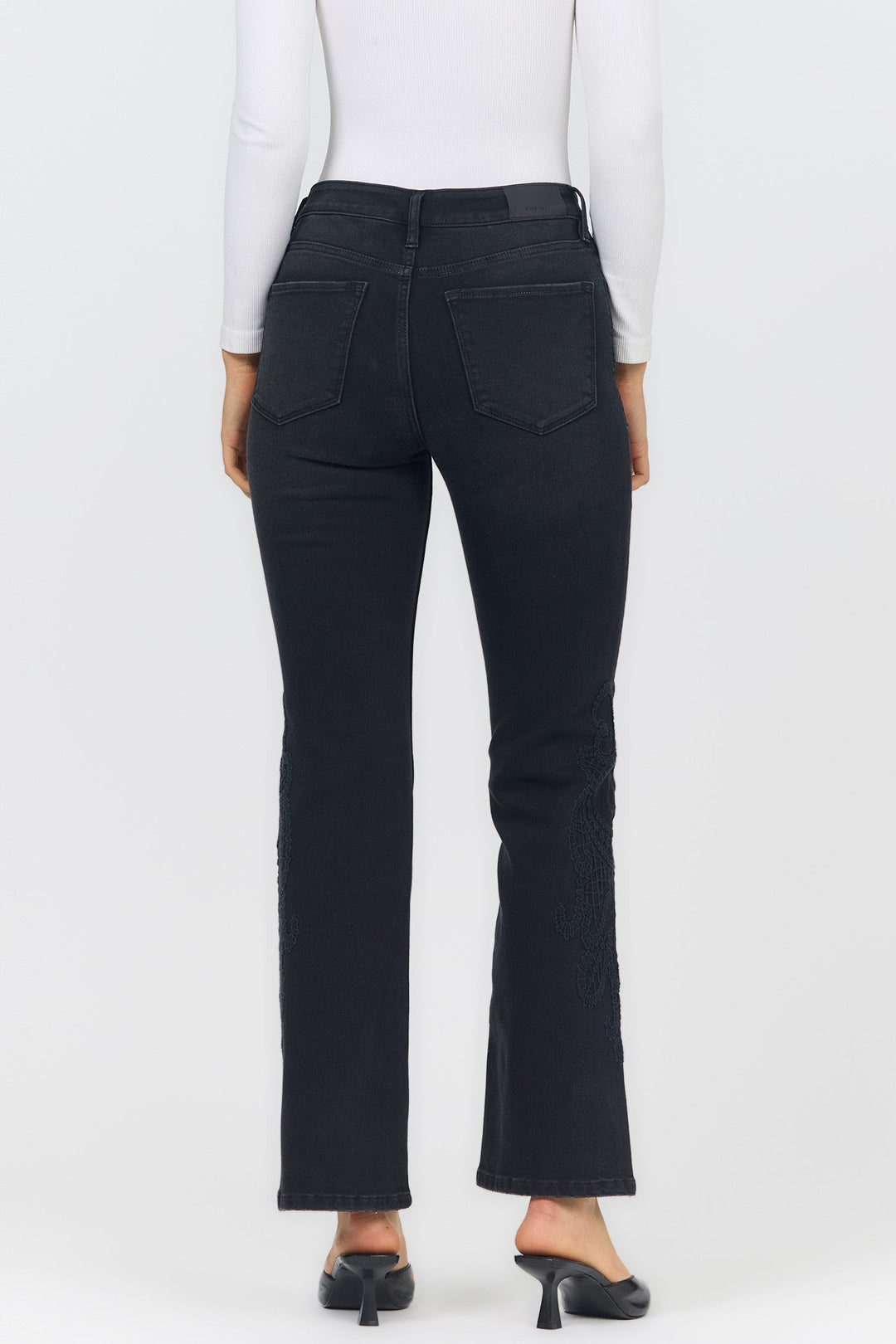 JAXTYN MID RISE STRAIGHT LEG JEAN BLACKTHORNE