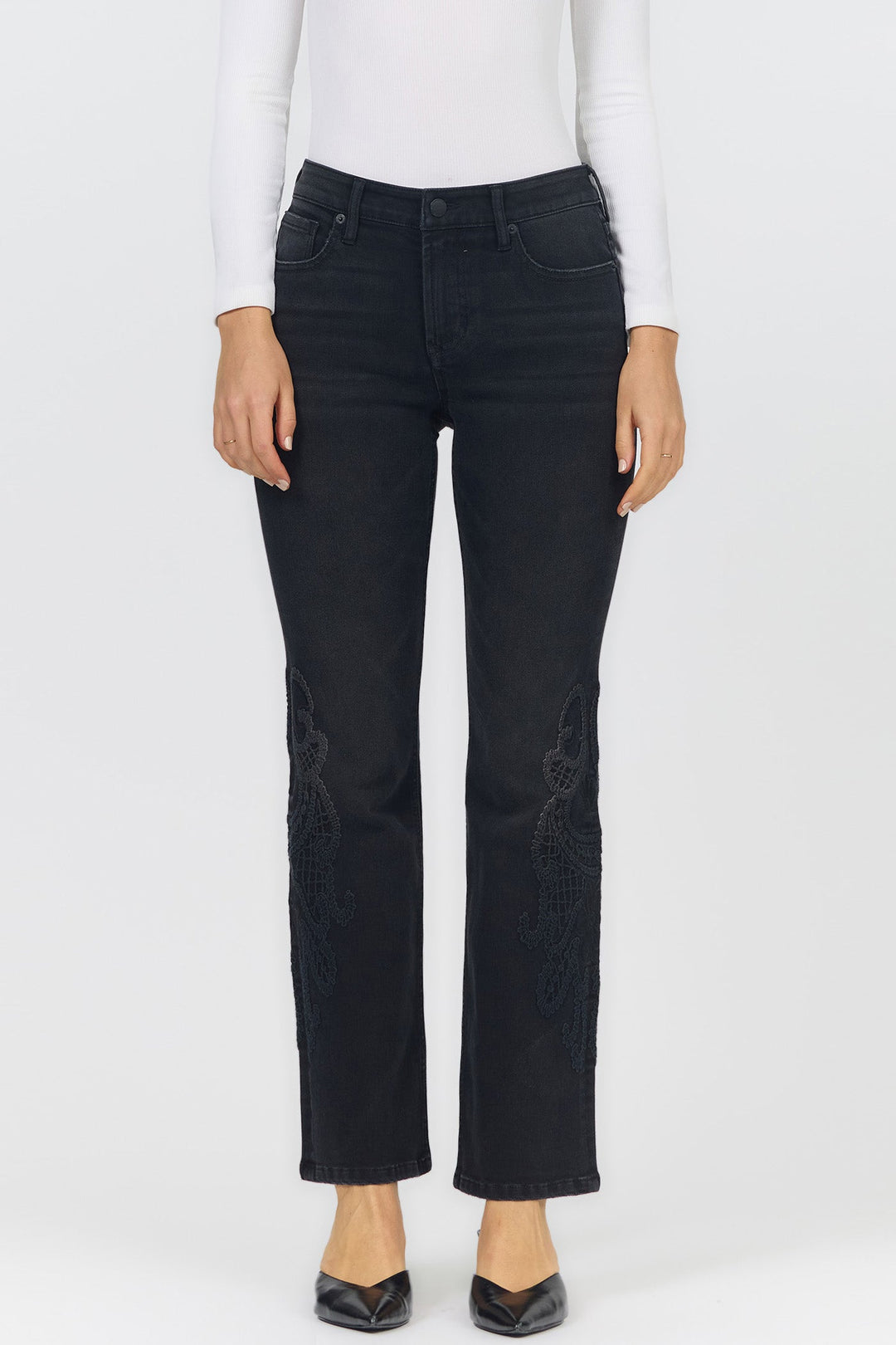 JAXTYN MID RISE STRAIGHT LEG JEAN BLACKTHORNE
