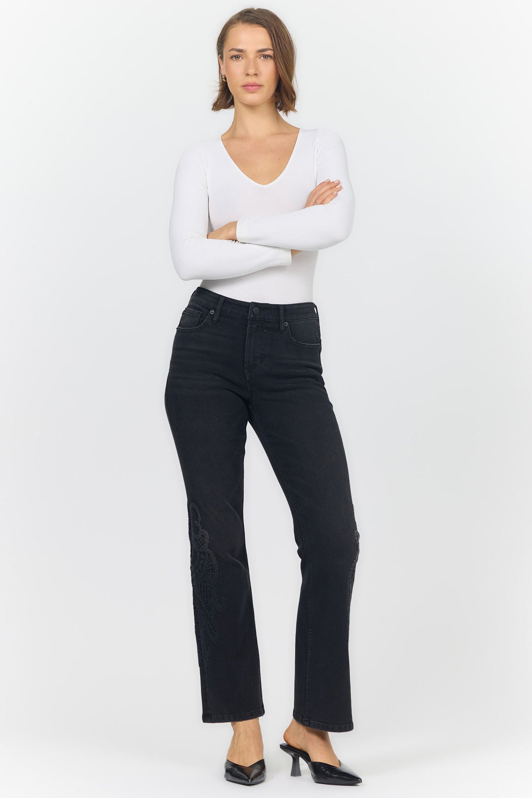 JAXTYN MID RISE STRAIGHT LEG JEAN BLACKTHORNE