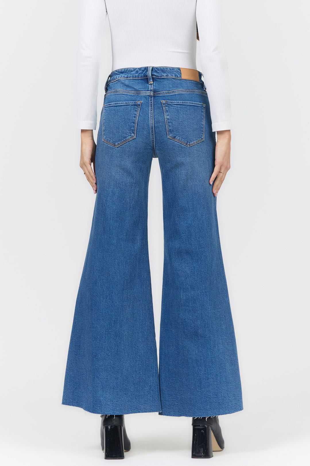 HENDRIX MID RISE WIDE LEG JEAN SOBRANCE
