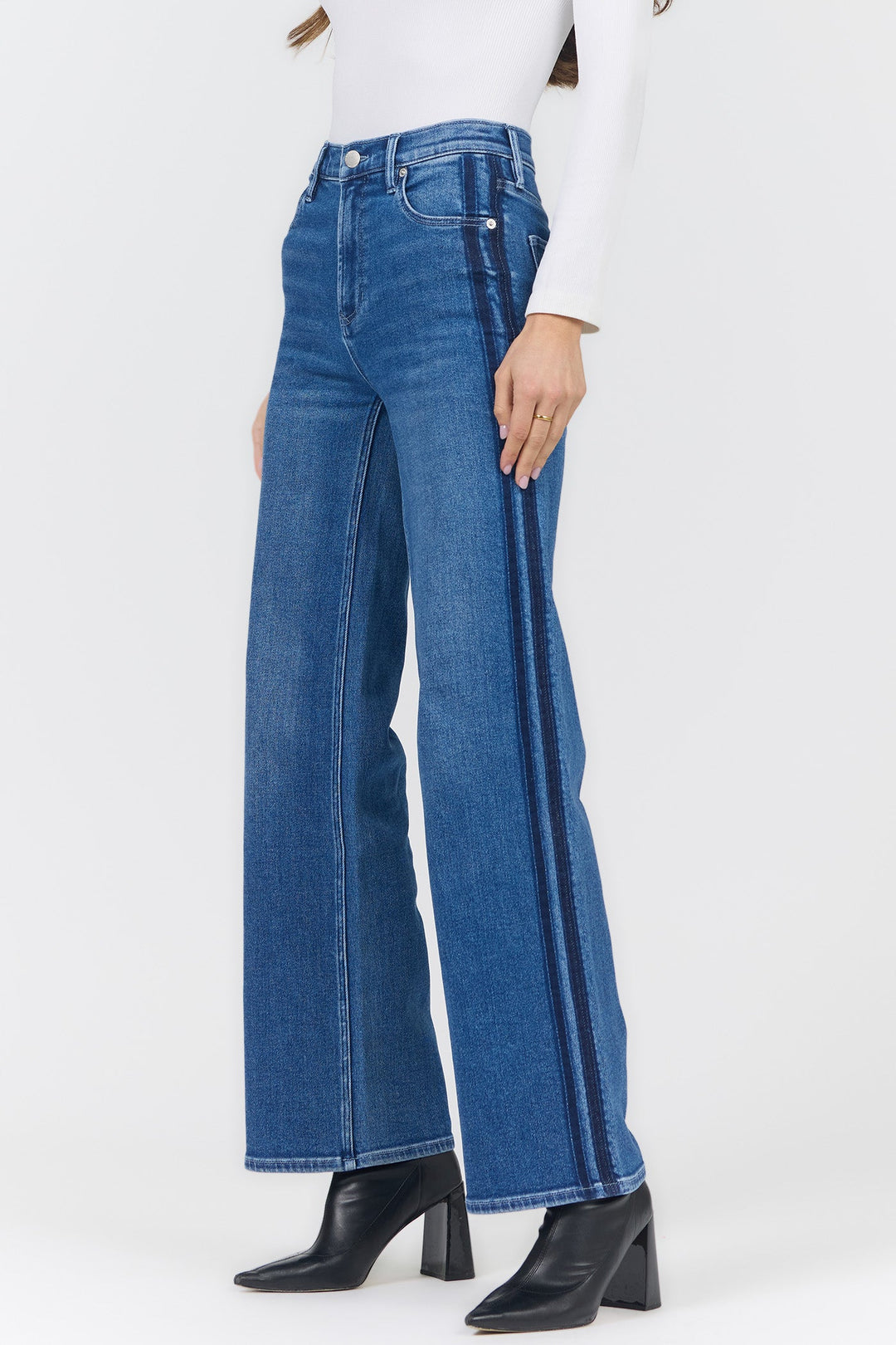 MARGOT STRAIGHT LEG JEAN DRIFTING