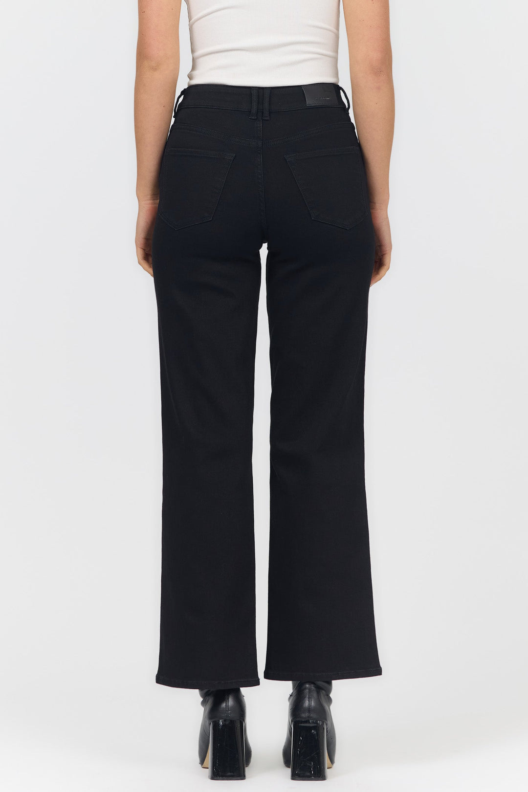 HOLLY STRAIGHT LEG JEAN BLACK ARROW