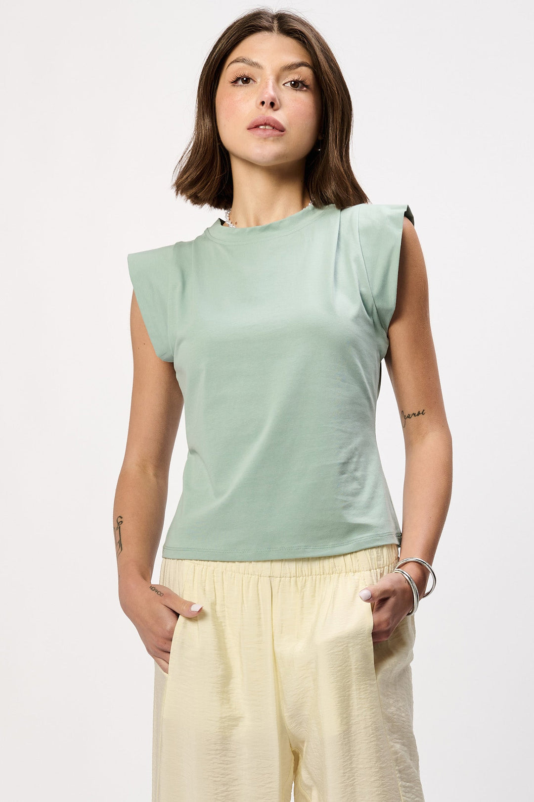 CIARA CAP SLEEVE CREW NECK TOP CRYSTAL LAKE